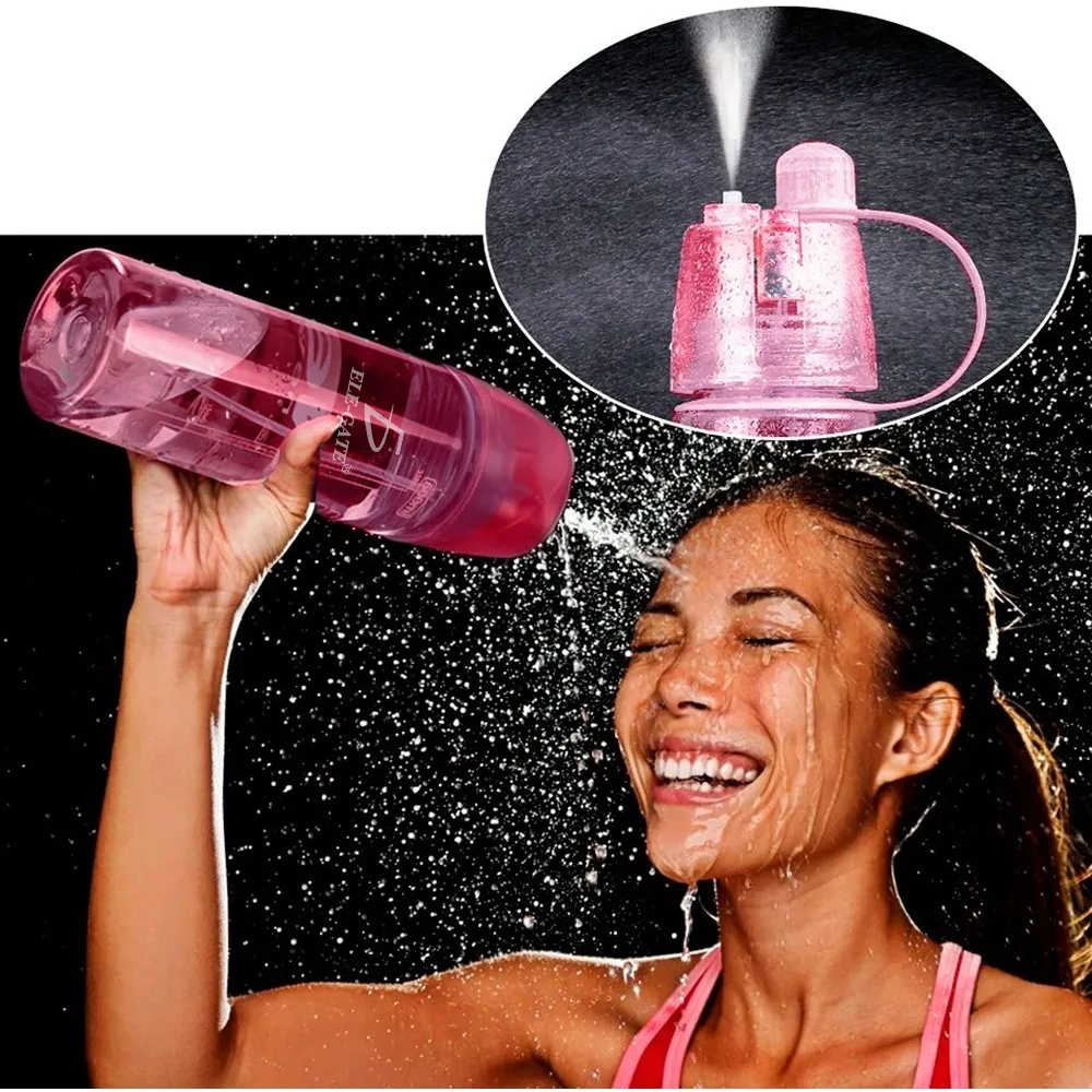 mujer rociando agua en la cara botella rosa 