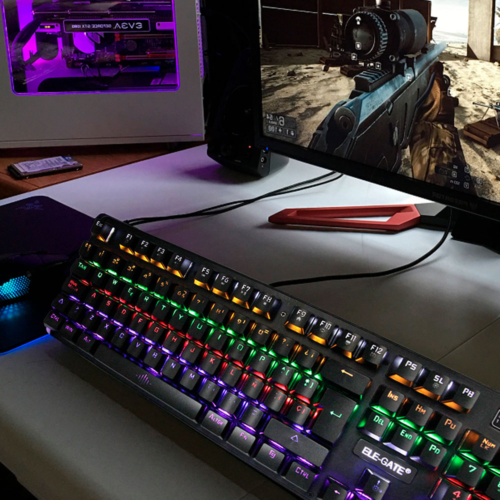 Teclado Usb Gaming Mecánico Metal Rgb Luz Alambrico Español
