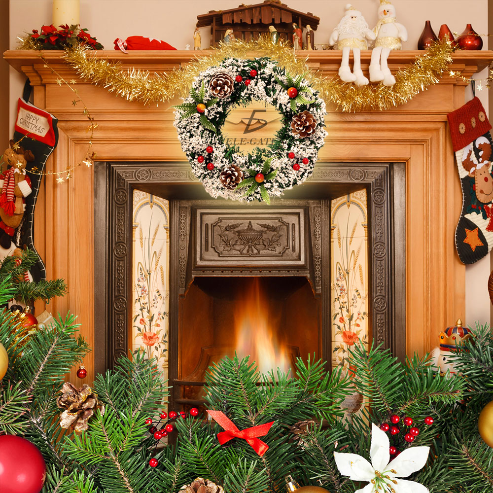 Corona de Navidad de 36 cm con Diseño Único de Bayas y Piñas - Image 2