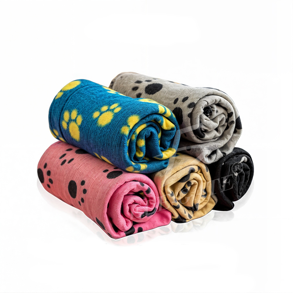 Frazada de Algodón con Diseños de Huellitas - Image 4