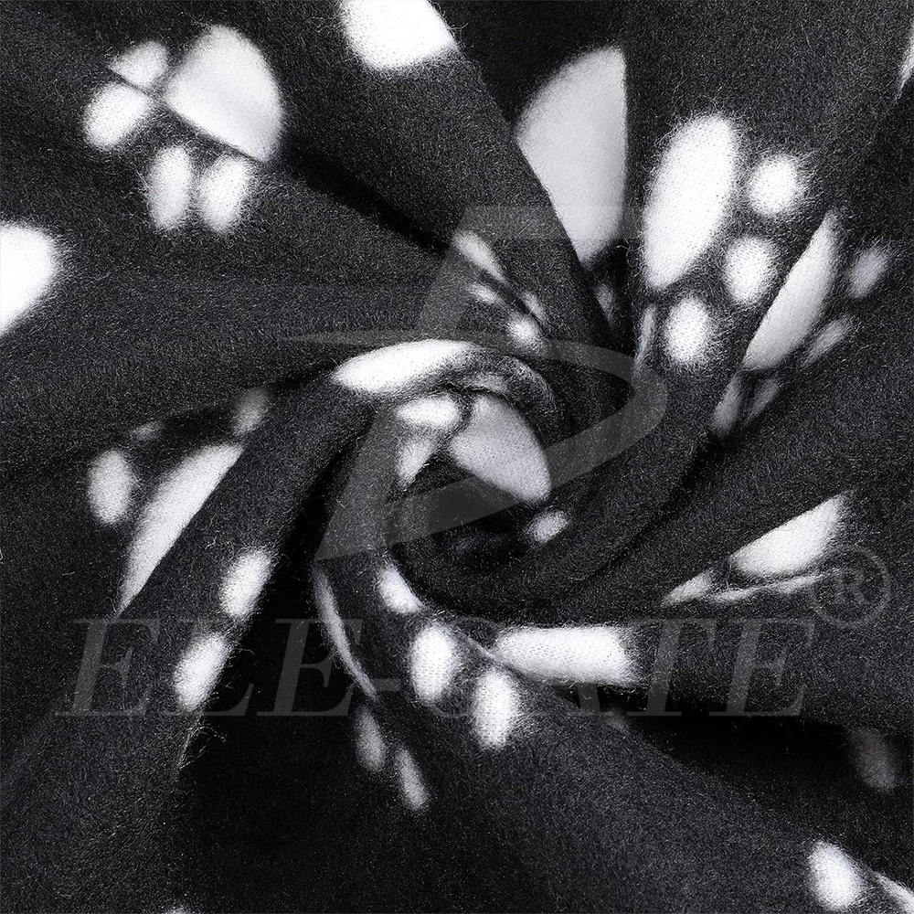 Frazada de Algodón con Diseños de Huellitas - Image 3