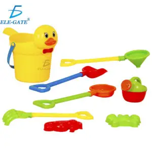 Set de Playa con Cubeta de Patito con 4 Palas, Regadera y Dos Moldes