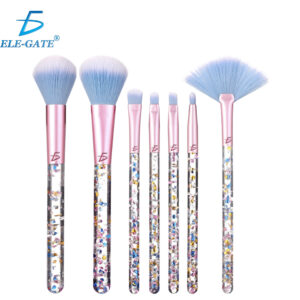 Set de 7 Piezas de Brochas de Maquillaje Kawaii - Suaves y Brillantes para un Acabado Profesional