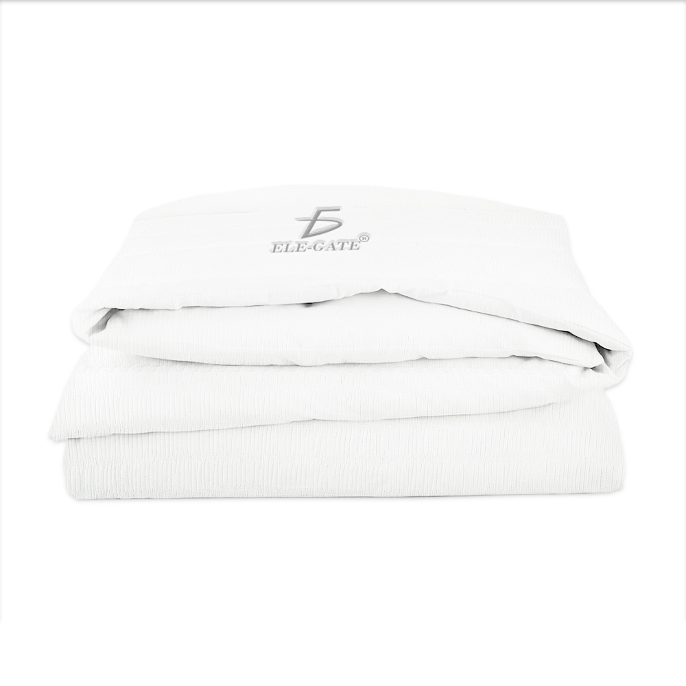 Set de 2 Fundas de Almohada y Colcha Blancas Elegantes y Finas - Image 4