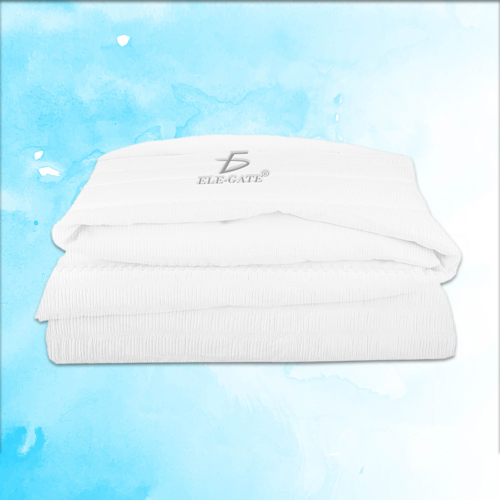 Set de 2 Fundas de Almohada y Colcha Blancas Elegantes y Finas - Image 2