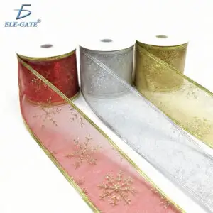 Listón Transparente Brilloso 2.7 Metros con Copos de Nieve – Rojo, Plateado y Dorado Ancho6.3cm