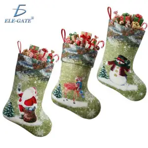 Bota navideña verde con diseño navideño– 43 cm