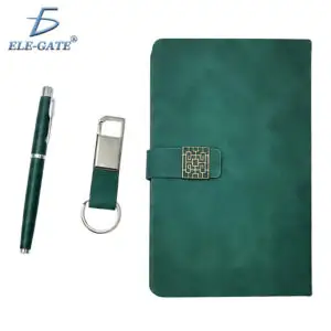 Set de Regalo Verde Esmeralda con Libreta, Pluma y Llavero – Acabado Tipo Piel y Cierre Magnético